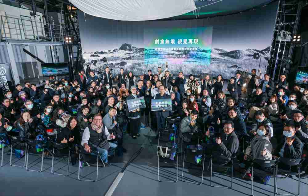 再现影像LED虚拟制作摄影棚整合拍摄场景、、、、内容制作、、技术指导到设备租借一站式服务，，，可望提升LED虚拟制作的影视效能，，，，进而产出更多高质量细致作品