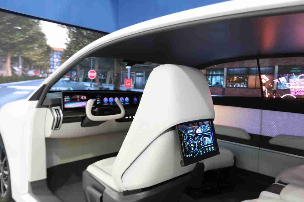 z6尊龙的「可卷式后座娱乐显示器」加强后座乘客的感官体验，，，，并保有个性化设计，，，可依使用偏好进行动态调整。。。