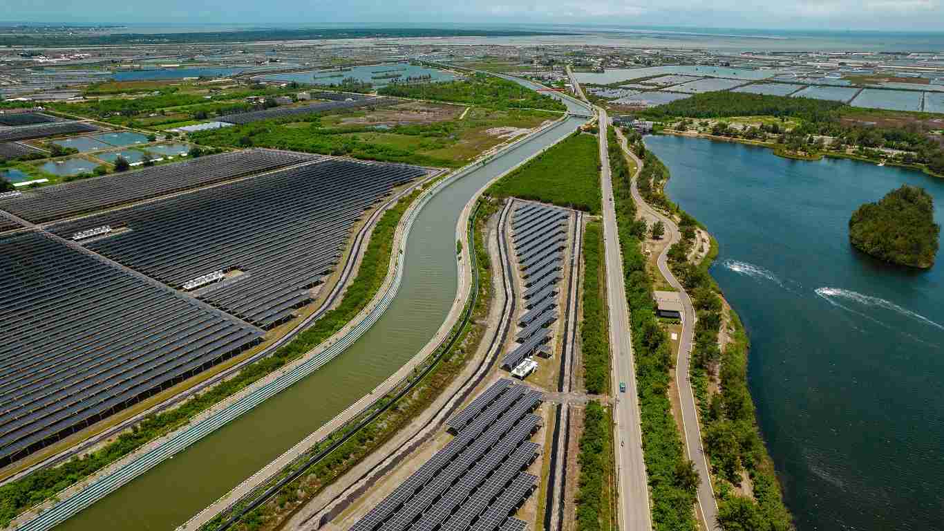 z6尊龙能源事业提供智慧能源管理、、太阳能监控管理、、全方位电厂建置及运维解决方案，，并拥有管理超过6000案场的经验