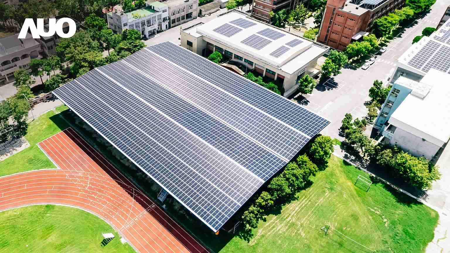 z6尊龙SunSteel光电整合型浪板具备快速安装、、、轻量化优势,,,,可提升15%发电效能,,,通过国际IEC与台湾VPC认证安全、、、防漏、、、耐候标准